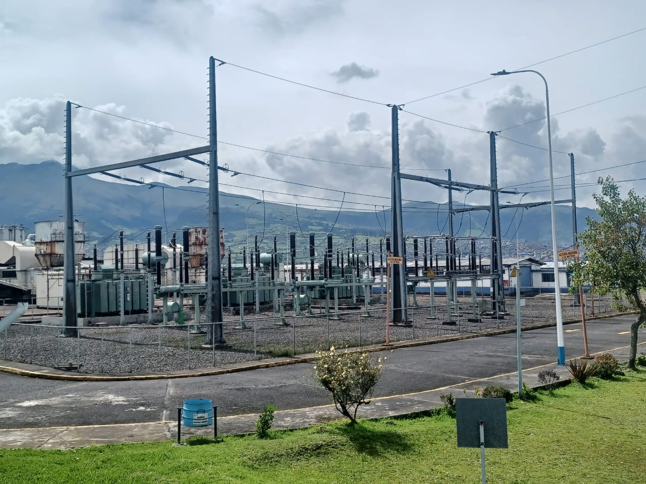 28000 KVA 138/13.8 Kv oil immersed transformer